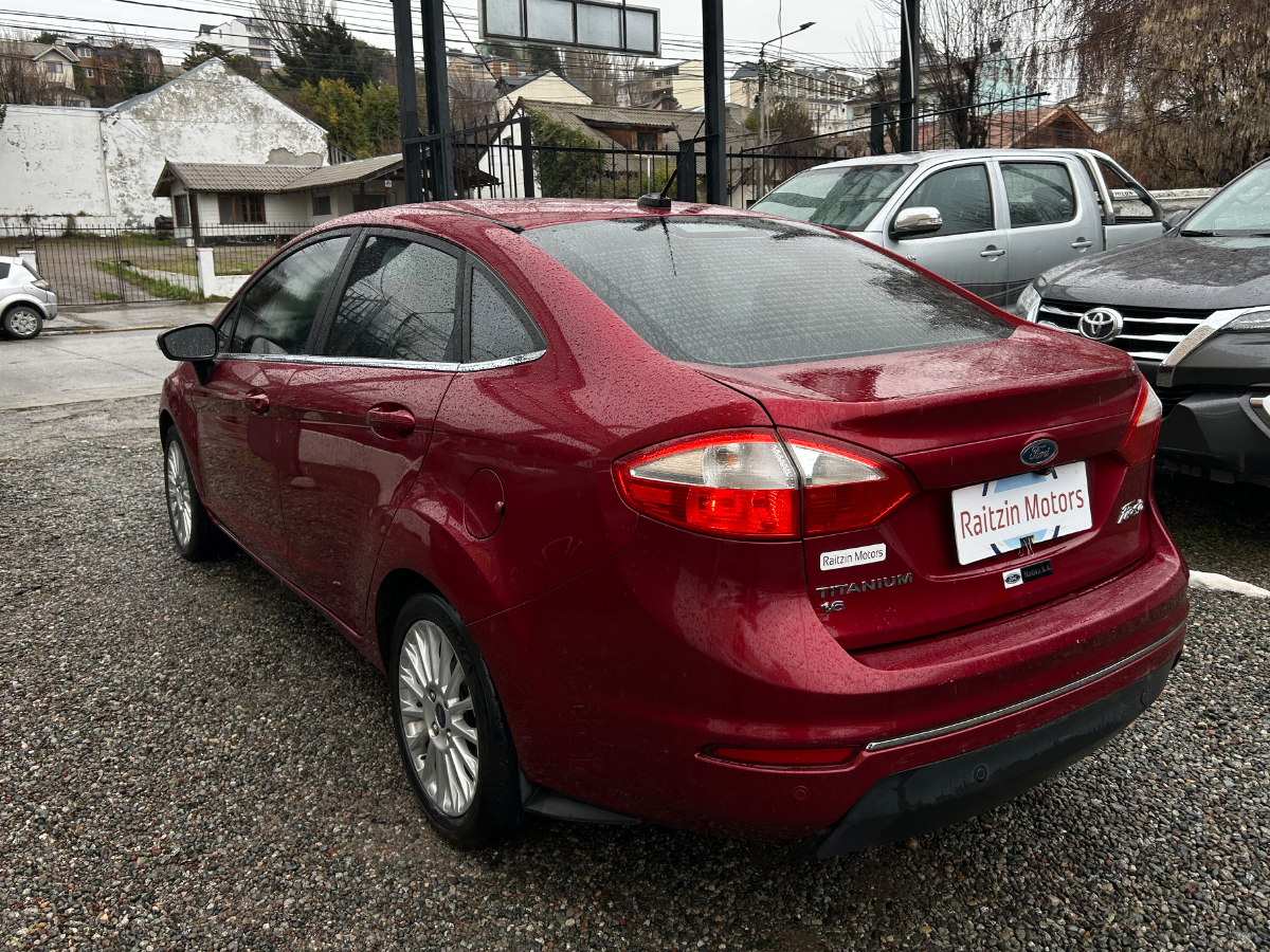 Ford Fiesta Titanium sedan 2016 — foto 5