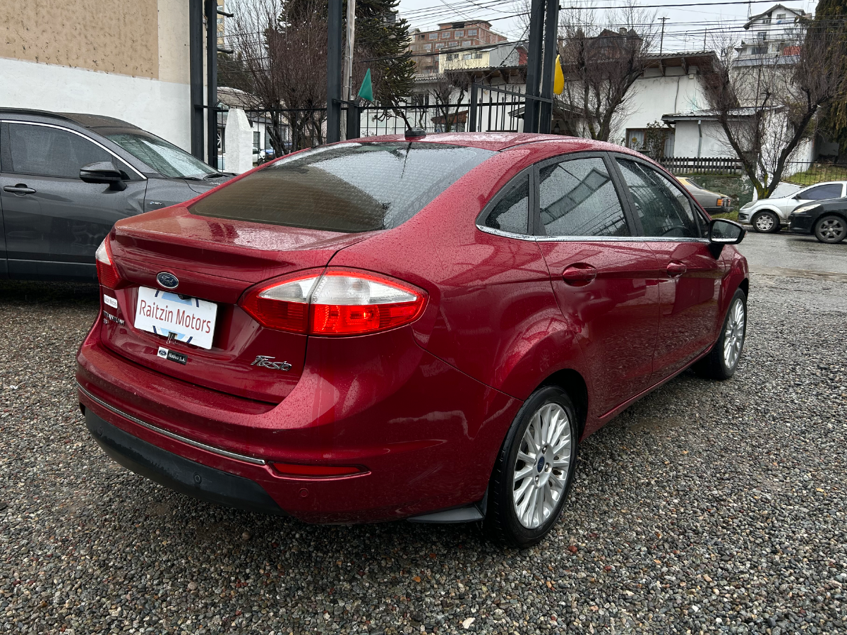 Ford Fiesta Titanium sedan 2016 — foto 6