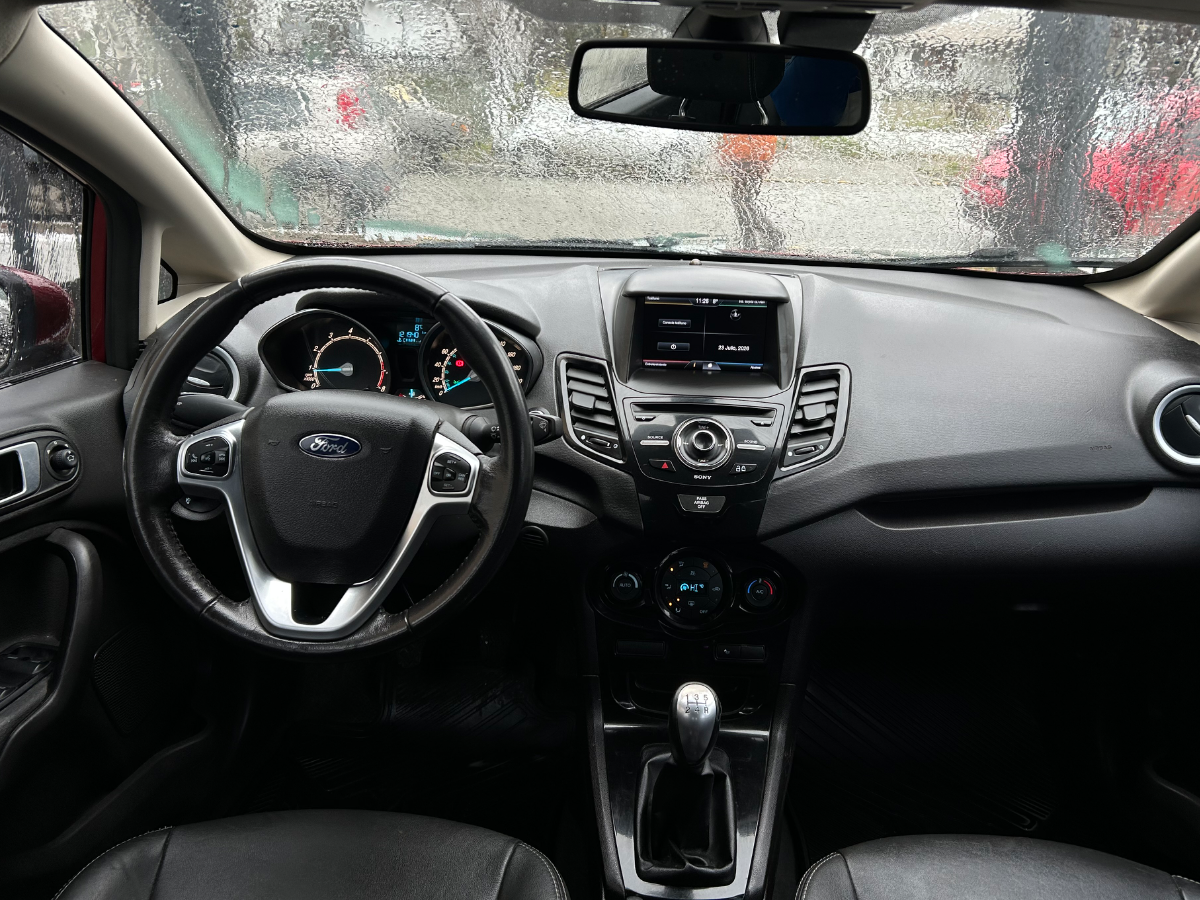 Ford Fiesta Titanium sedan 2016 — foto 7