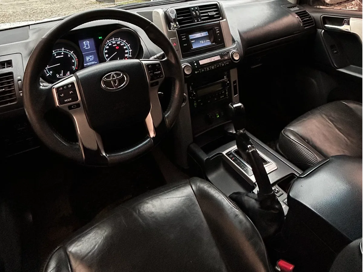 Toyota Land Cruiser Prado 2012 — foto 7