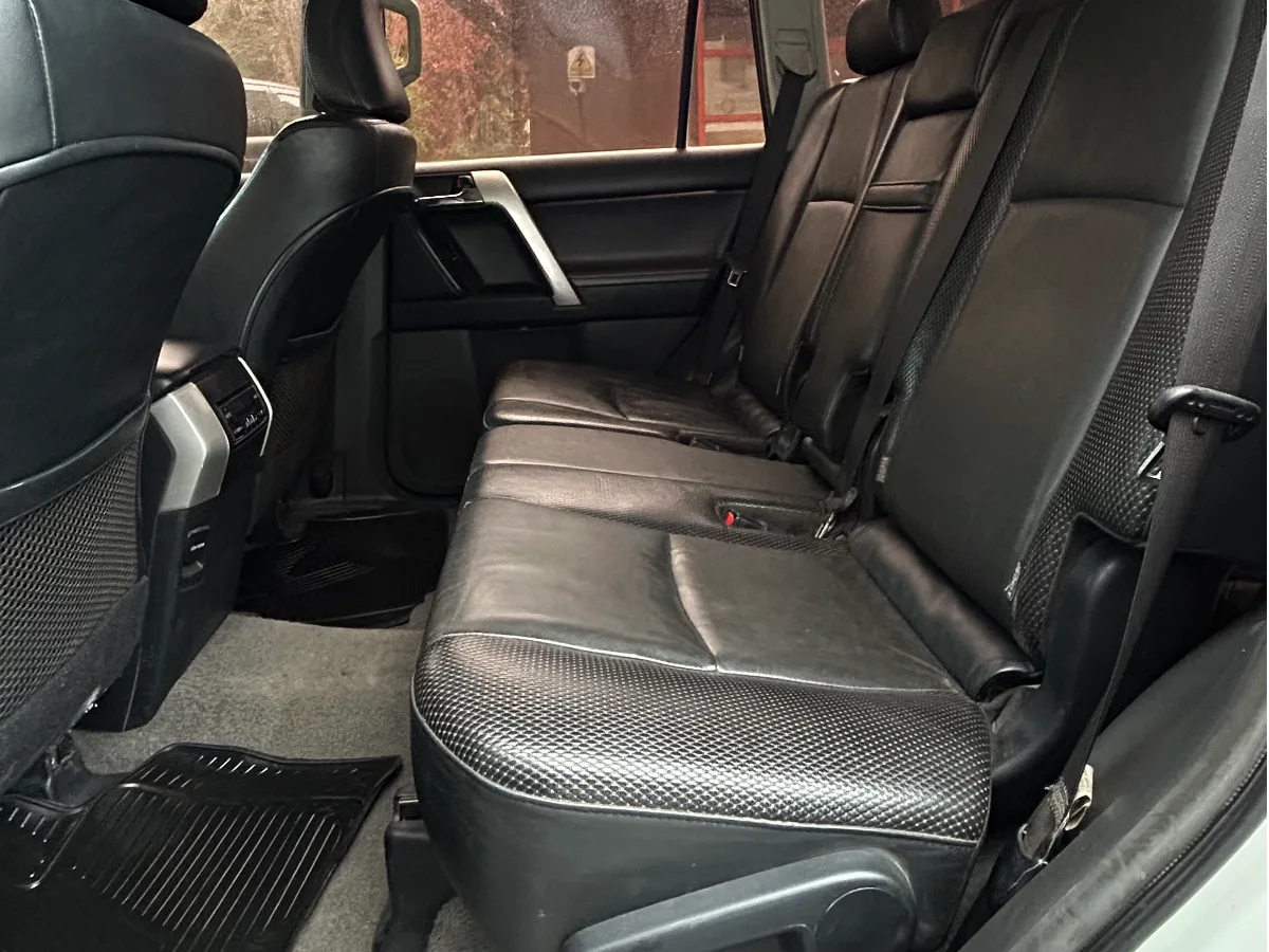 Toyota Land Cruiser Prado 2012 — foto 9